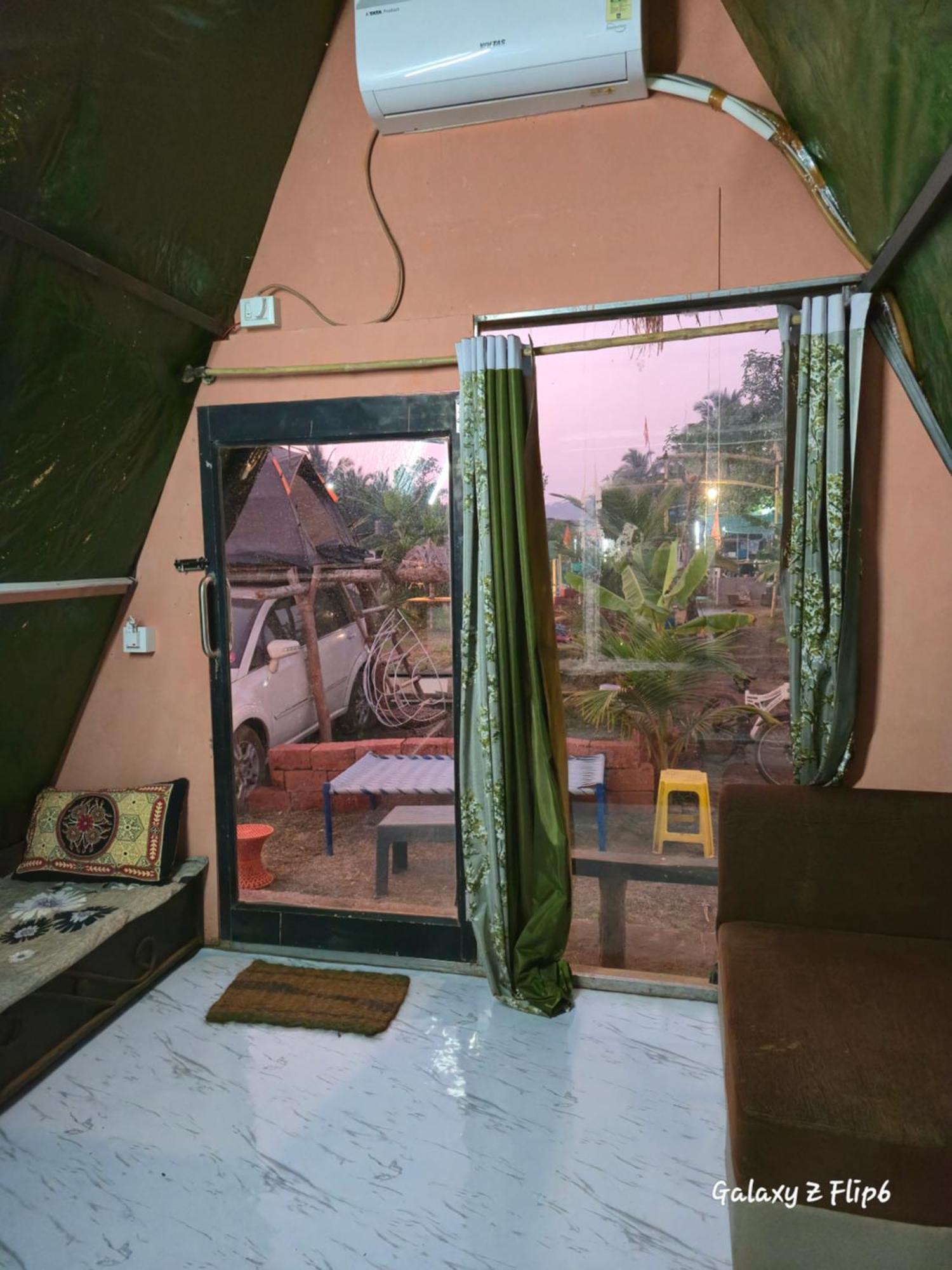Sea Touch Beach Resort Harihareshwar Szoba fotó